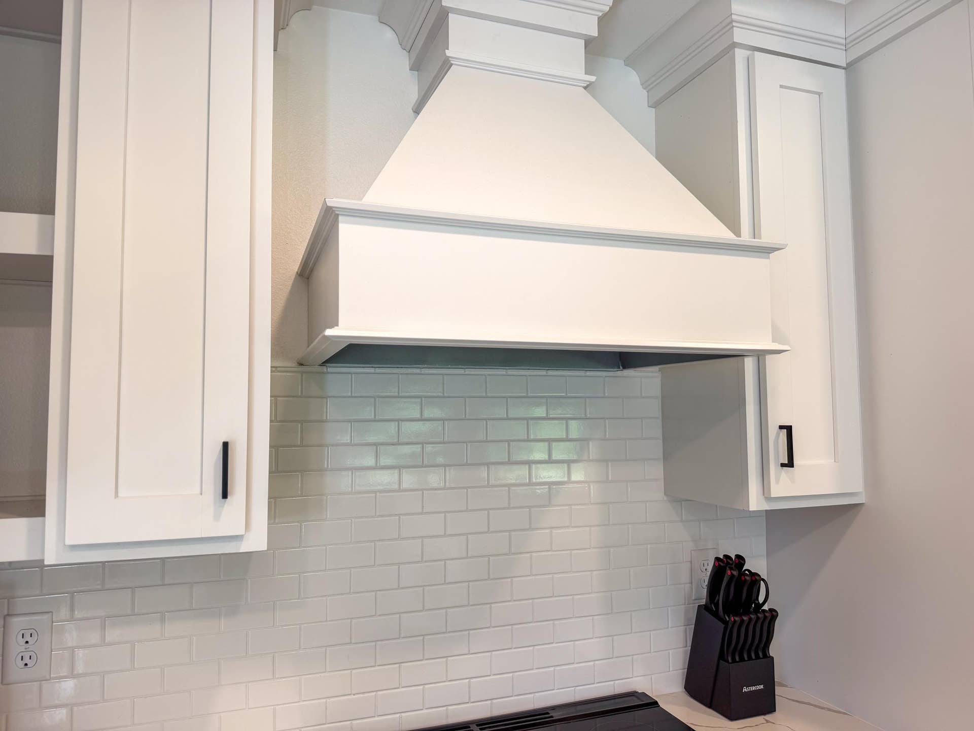 7639 Emerald Pines Drive NW, Bemidji, MN 56601 Kitchen hood feature-23.jpg