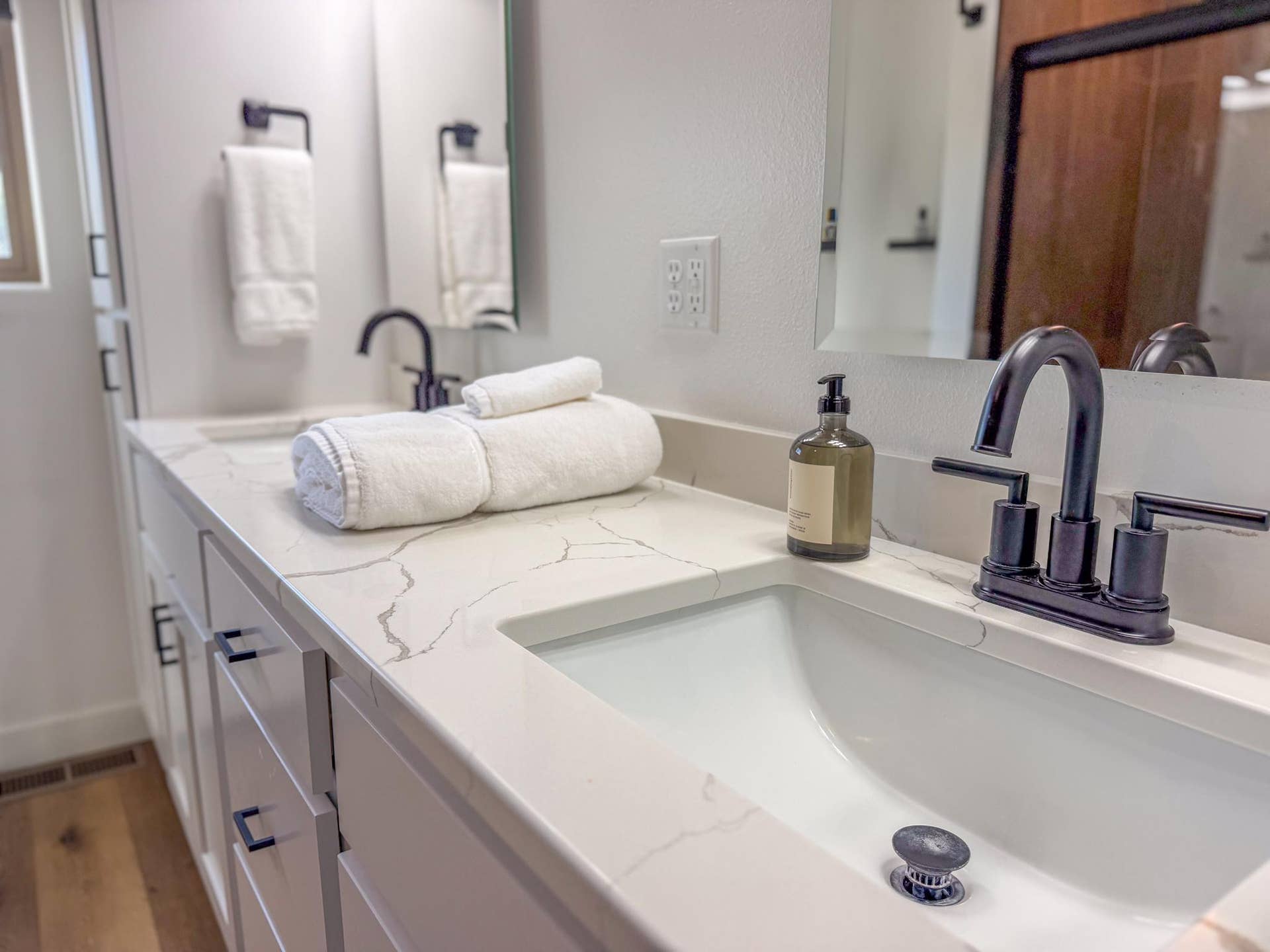 7639 Emerald Pines Drive NW, Bemidji, MN 56601 Primary bath-49.jpg