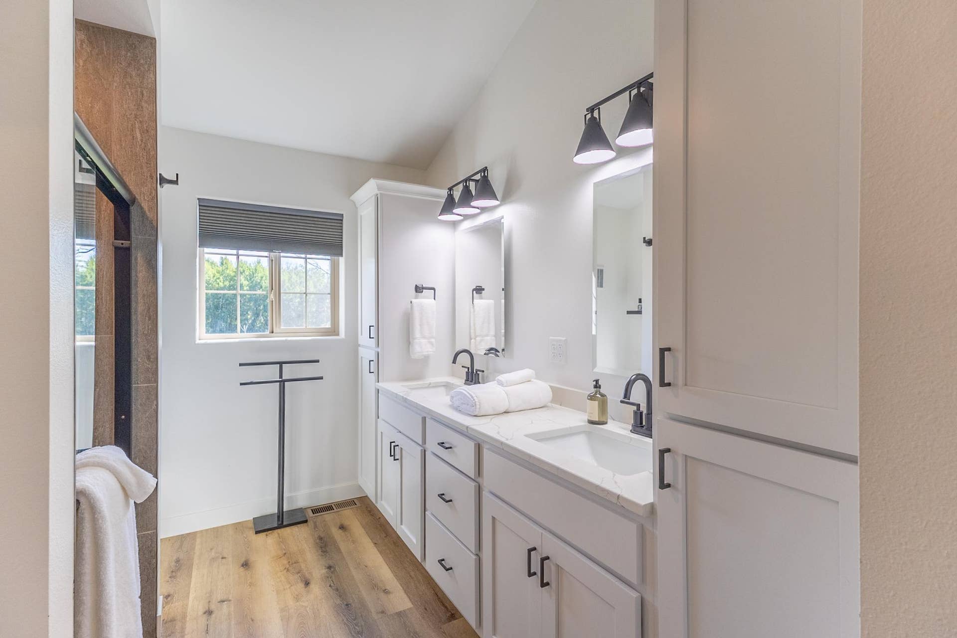 7639 Emerald Pines Drive NW, Bemidji, MN 56601 Primary bath-48.jpg
