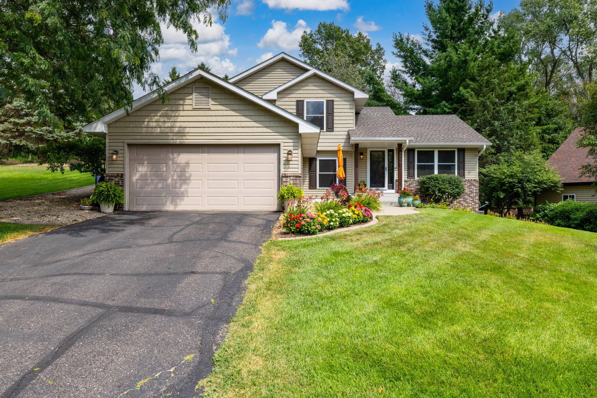 9005 Jensen Avenue S, Cottage Grove, MN 55016 9005 Jensen Avenue S, Cottage Grove, MN 55016