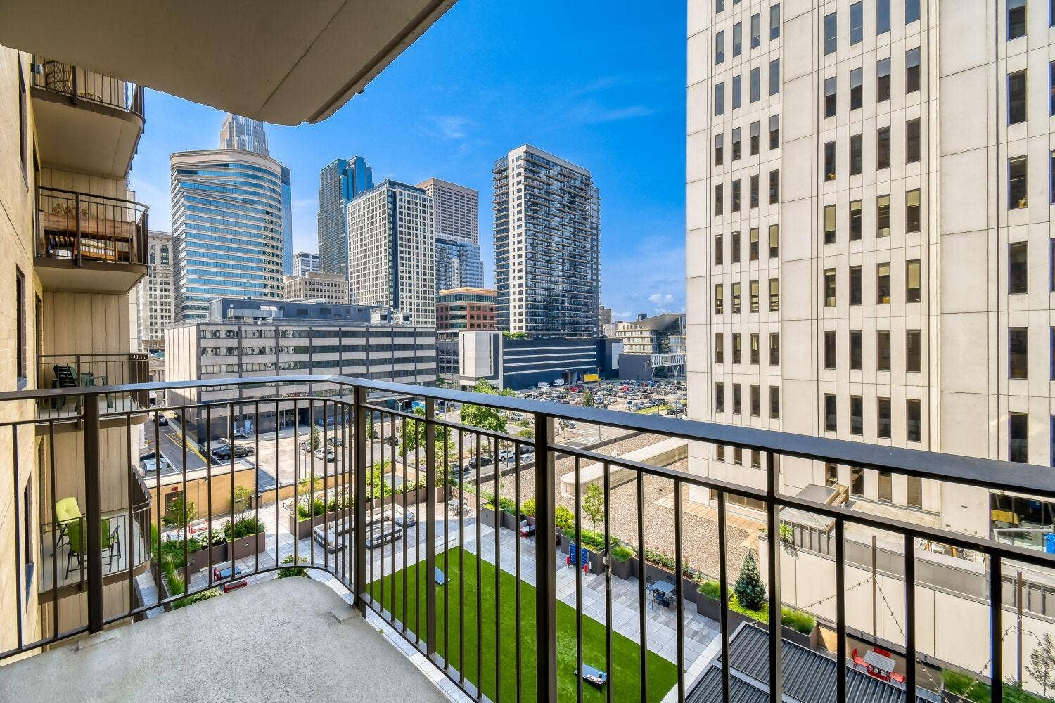 121 Washington Ave S - Web Quality - 013 - 13 Balcony.jpg