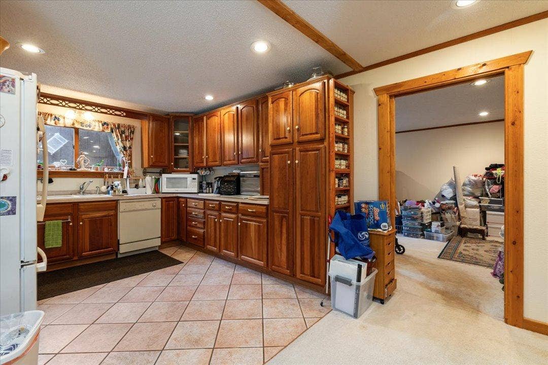 1435 Anne Street NW, Bemidji, MN 56601 Downstairs kitchen