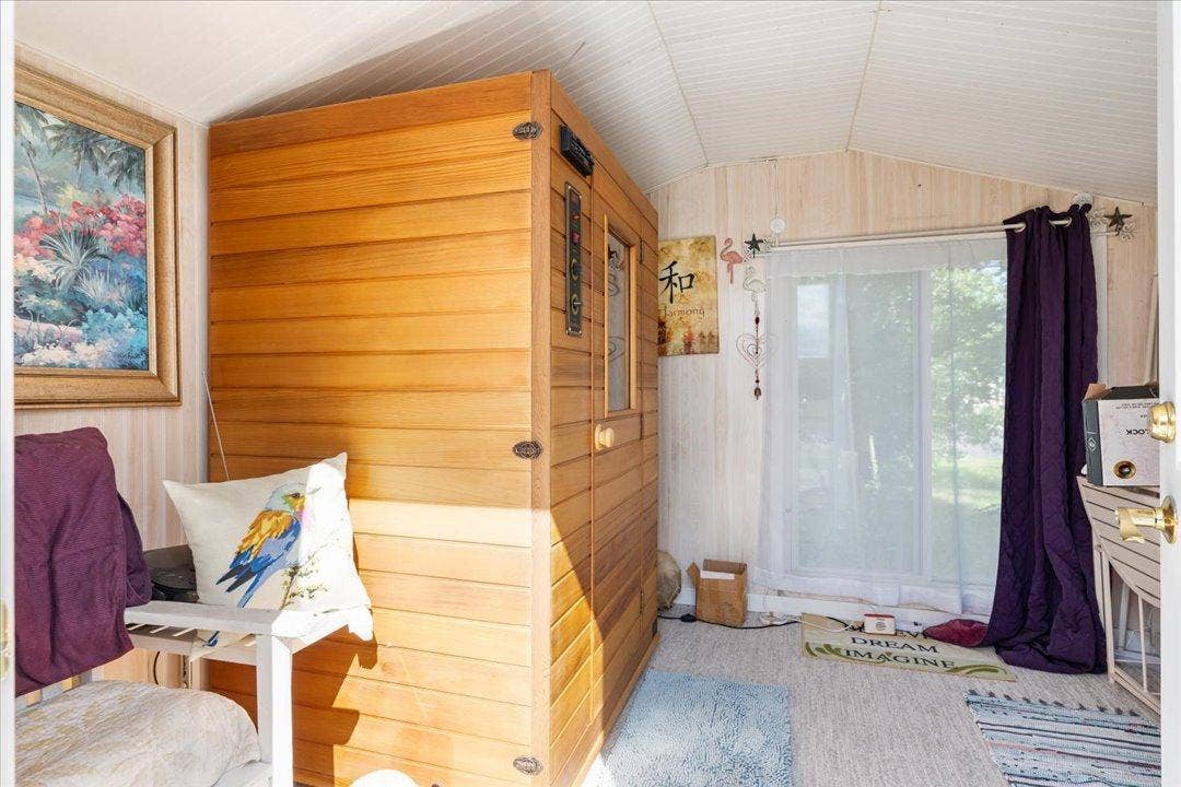 1435 Anne Street NW, Bemidji, MN 56601 Red light sauna