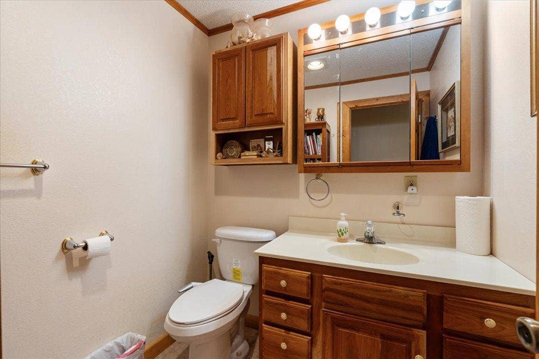 1435 Anne Street NW, Bemidji, MN 56601 Downstairs bath