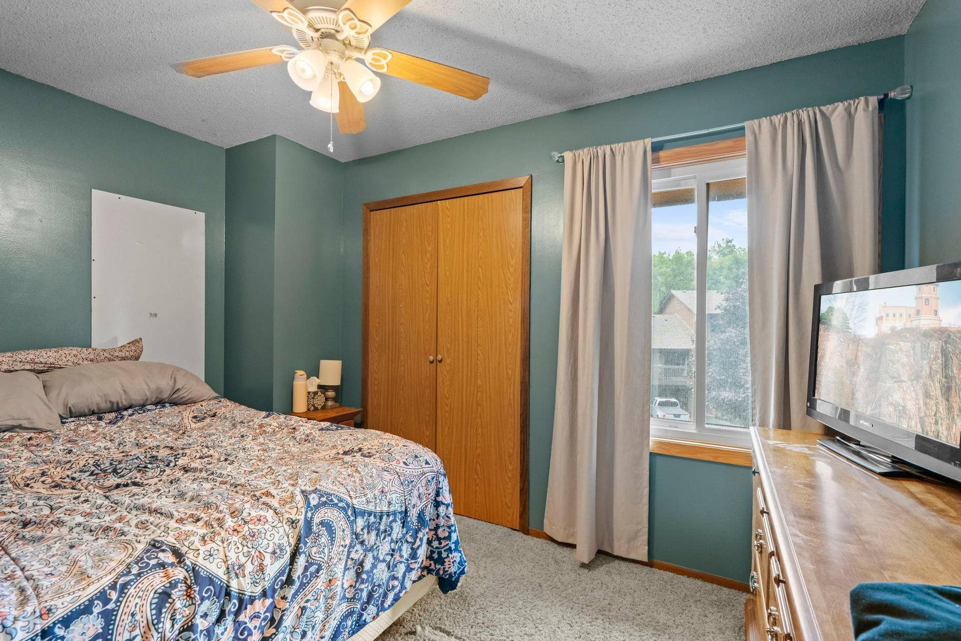 Upper-level Bedroom 2