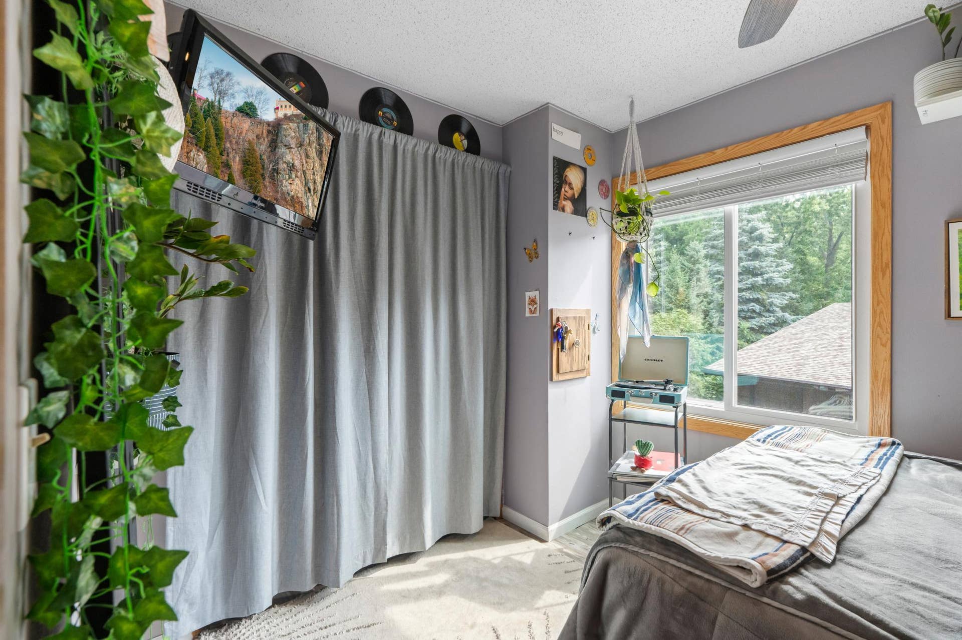Upper Bedroom 1