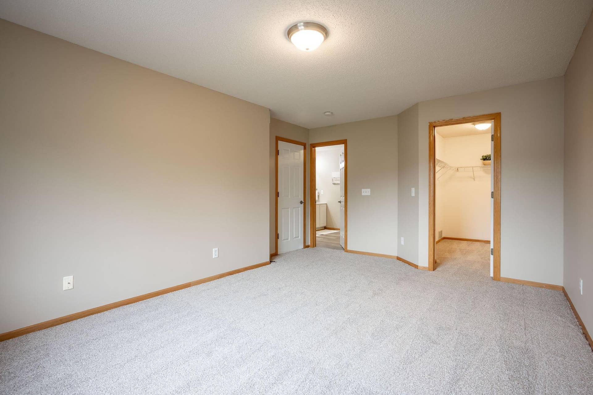 3001 Juniper Lane, #I, Woodbury, MN 55125 Primary Bedroom entry into bathroom and closet
