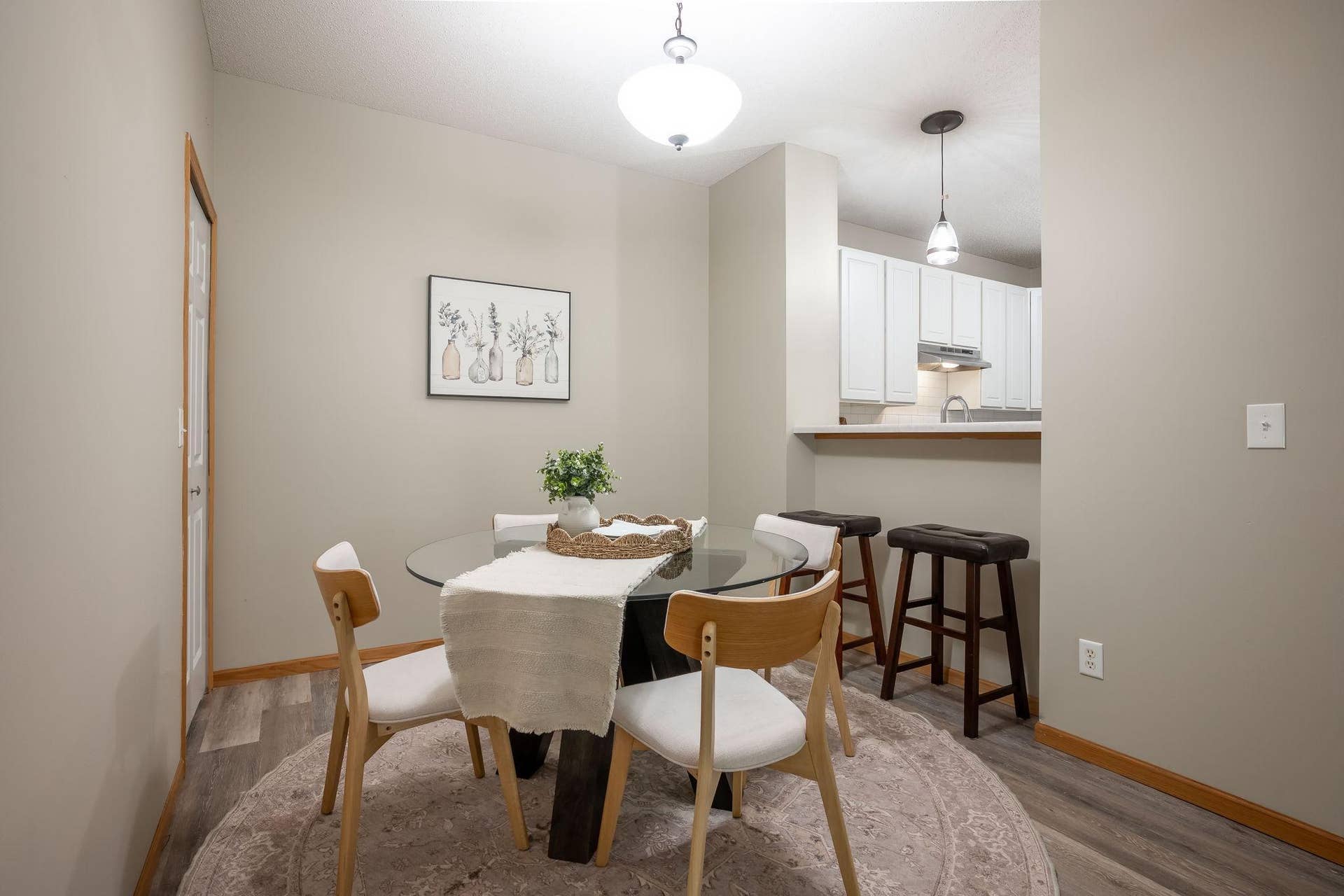 3001 Juniper Lane, #I, Woodbury, MN 55125 Enjoy casual dining with convenient breakfast bar seating just steps away in the kitchen.