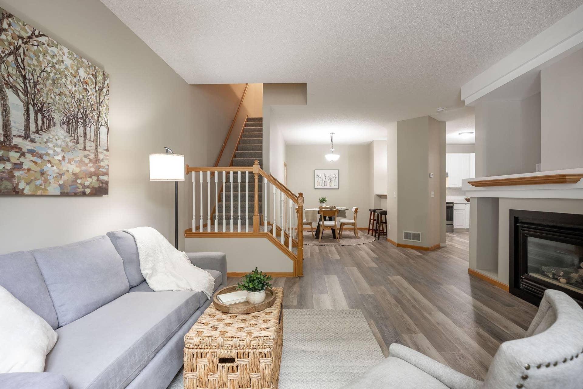 3001 Juniper Lane, #I, Woodbury, MN 55125 A perfect floorplan for entertaining family and friends!