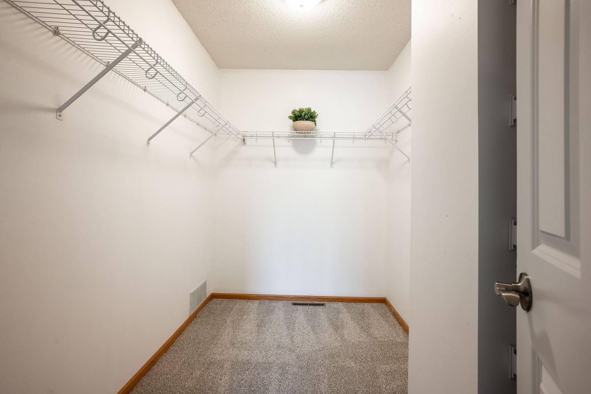 3001 Juniper Lane, #I, Woodbury, MN 55125 Spacious Primary Bedroom walk-in closet