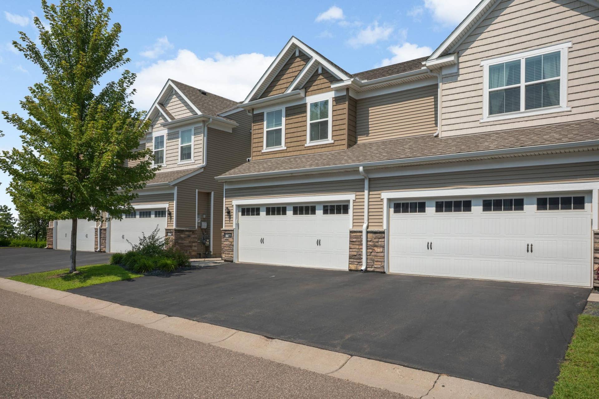 8077 Cottonwood Lane N, Maple Grove, MN 55369 Image-2.jpg
