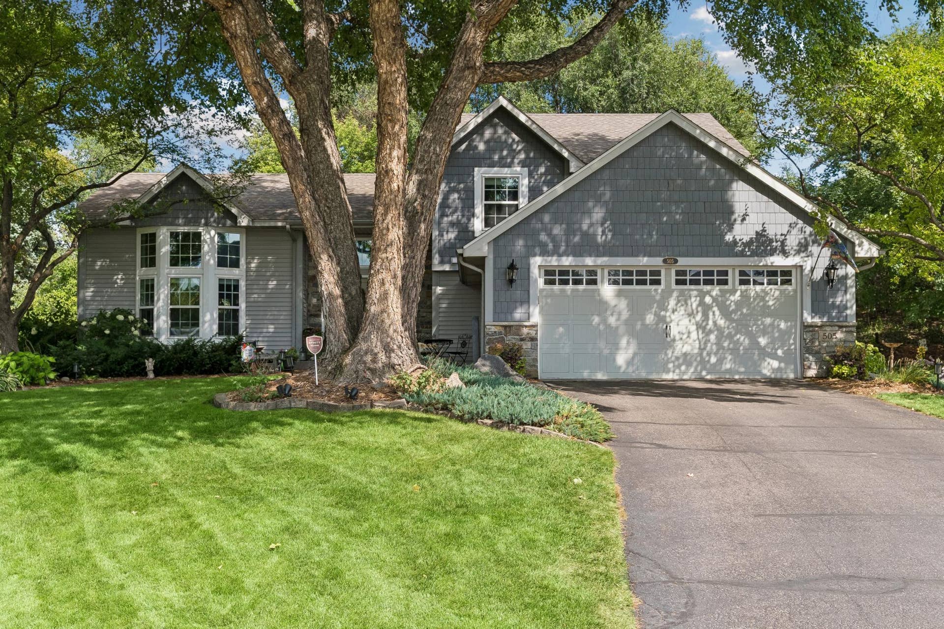 505 Severn Way, Eagan, MN 55123 Set on a quiet cul-de-sac with beautiful curb appeal, this home welcomes you with established perennial gardens.