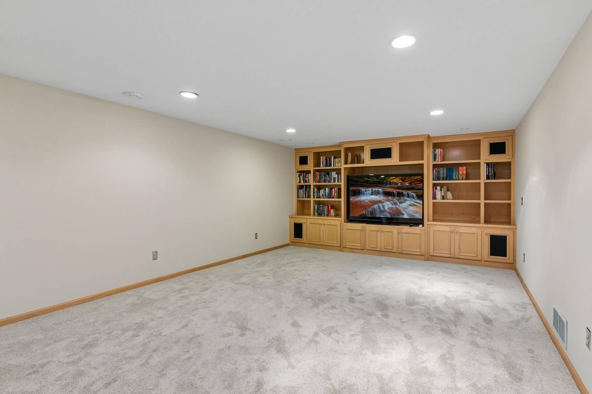 505 Severn Way, Eagan, MN 55123 505 Severn Way, Eagan, MN 55123