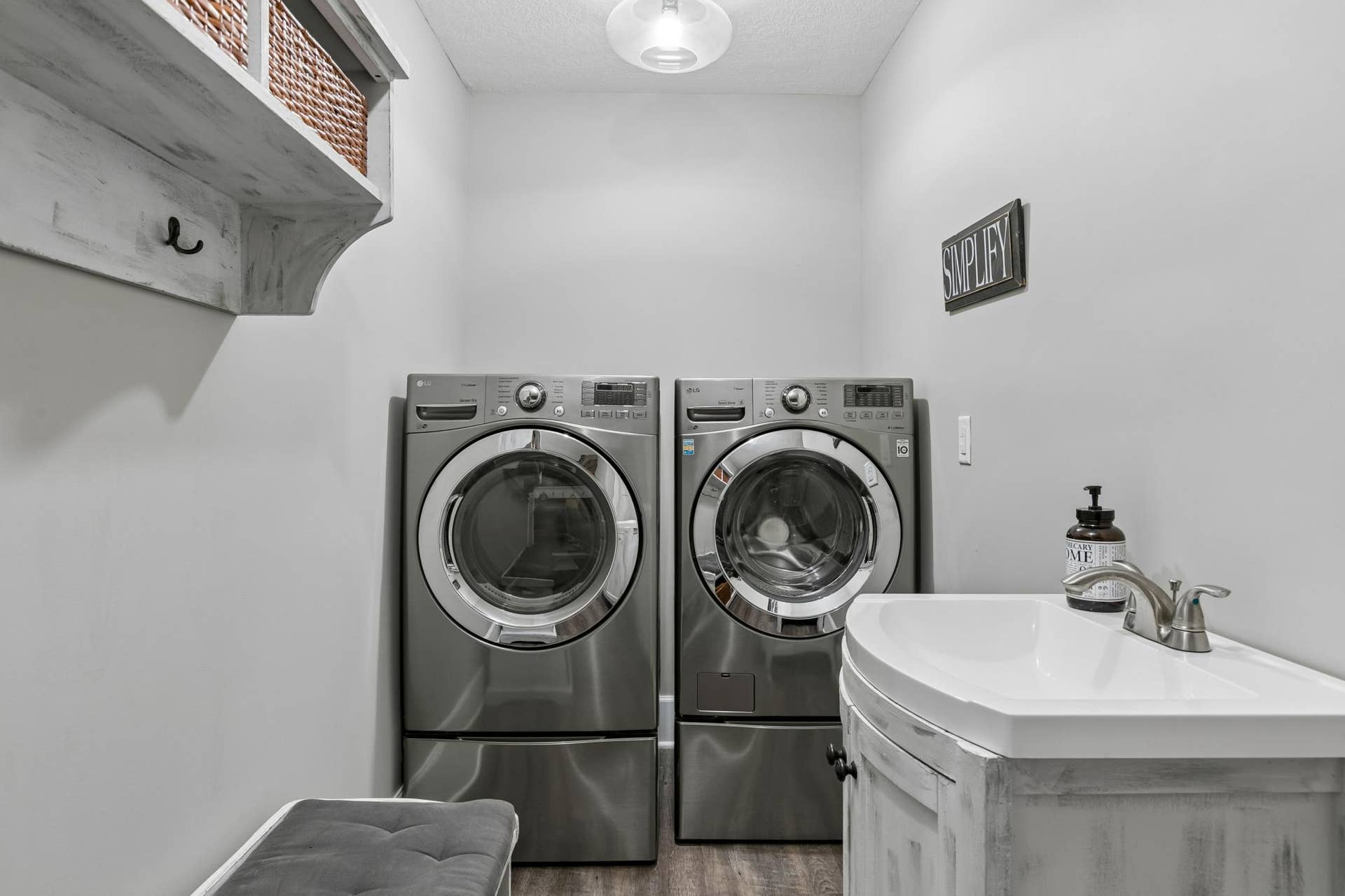 505 Severn Way, Eagan, MN 55123 Main floor laundry.