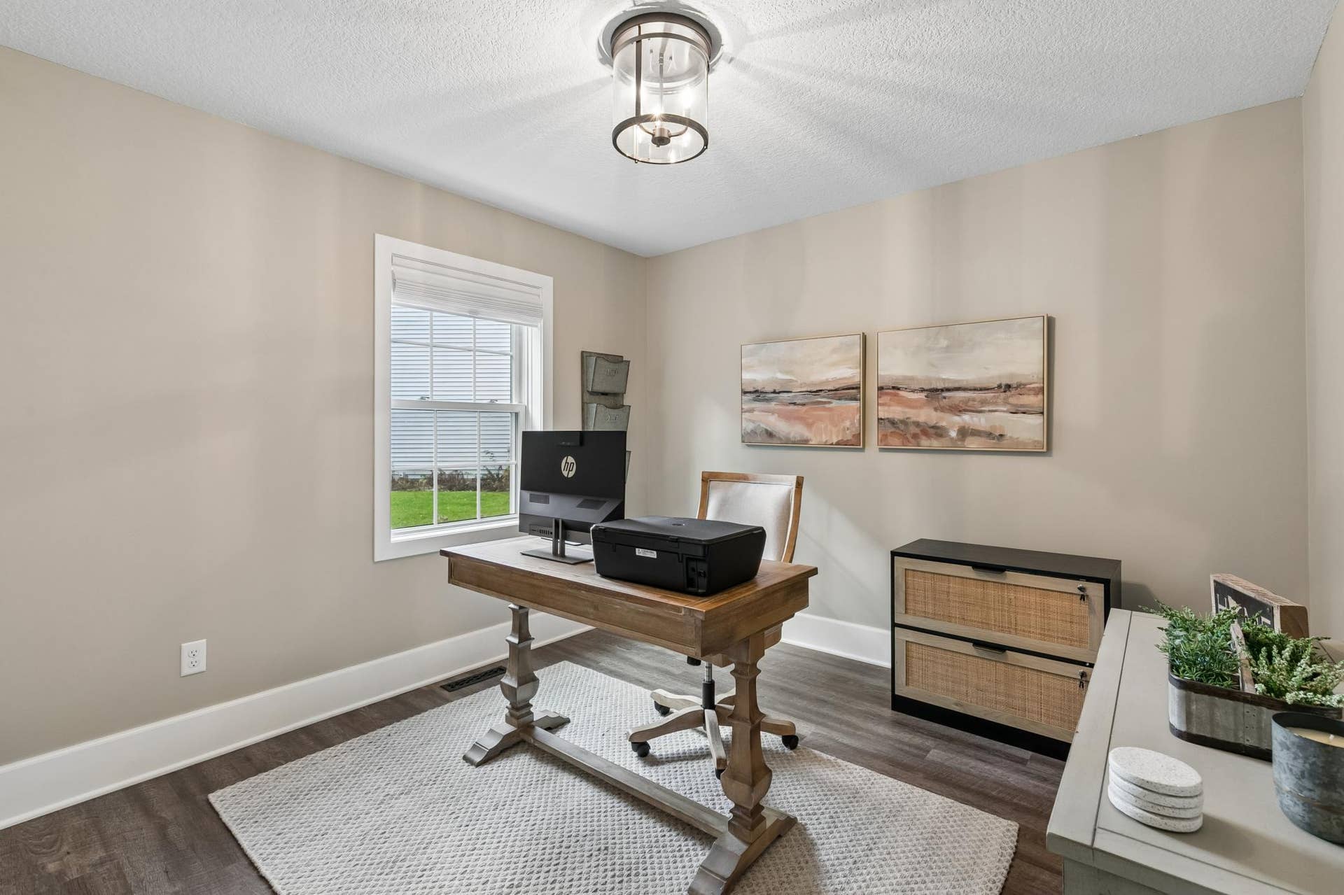 505 Severn Way, Eagan, MN 55123 The main floor also offers a flexible room that can serve as an office, bedroom, study, or other space to fit your needs.