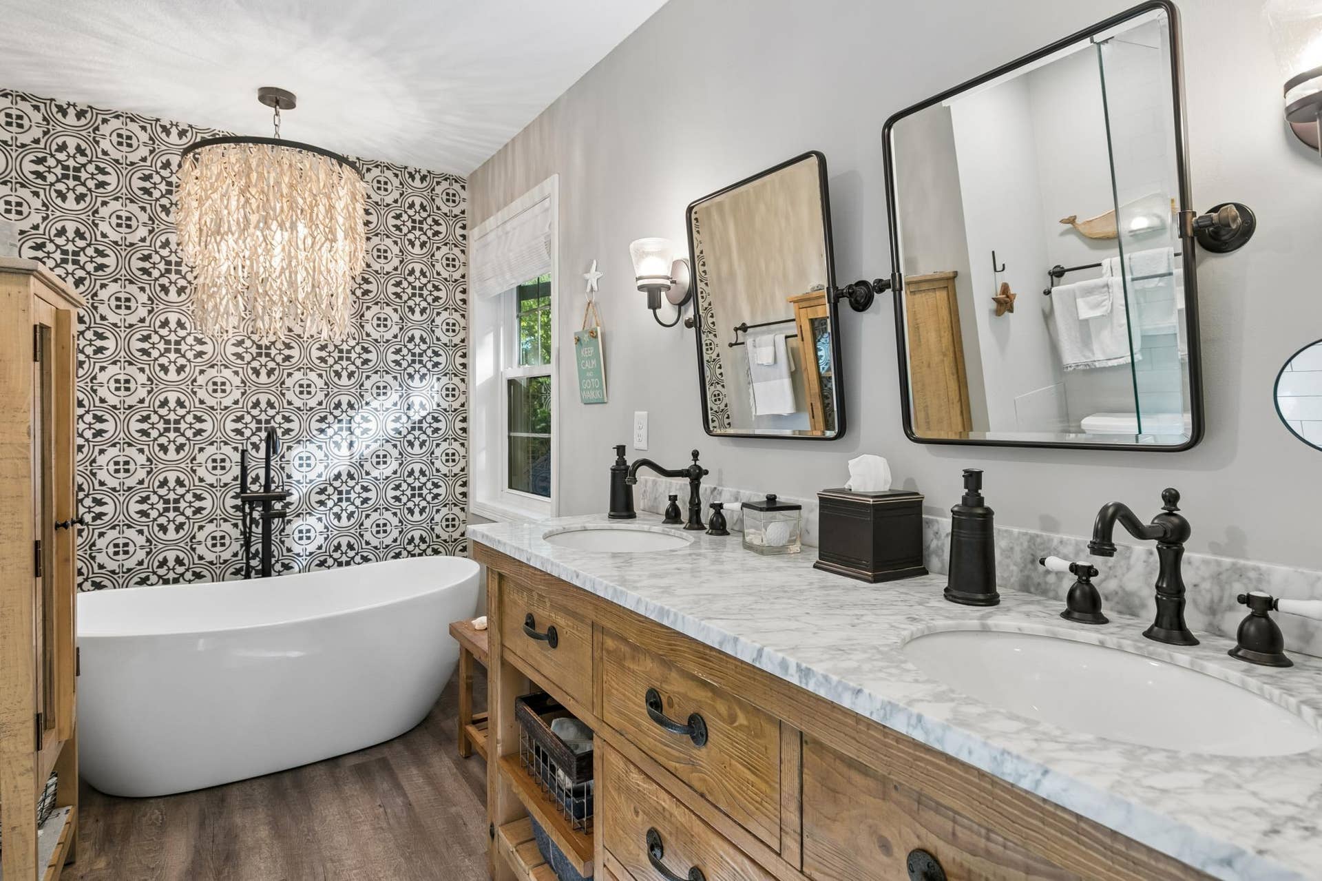 505 Severn Way, Eagan, MN 55123 Private primary bath offering dual sinks & a soaking tub.