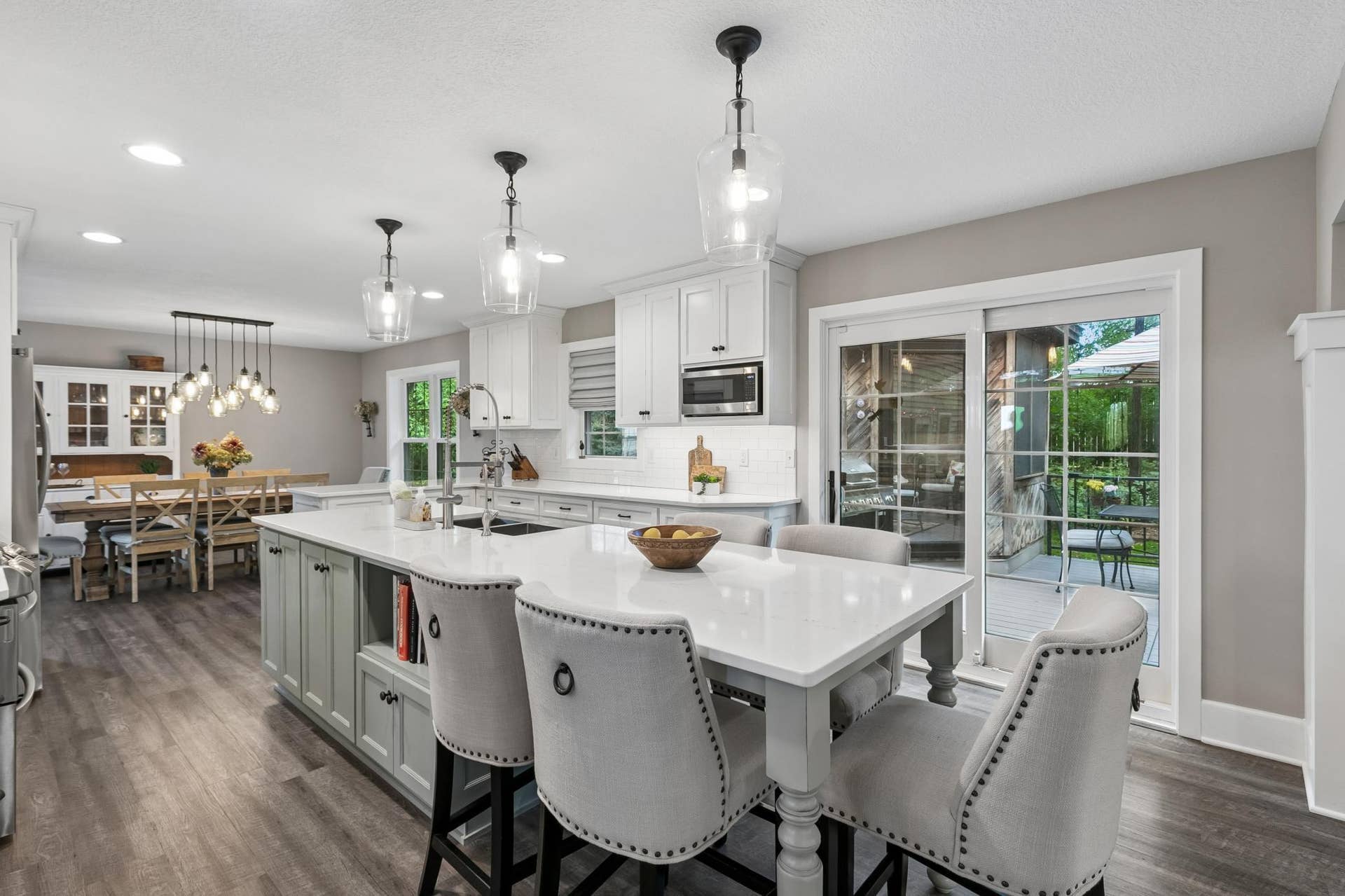 505 Severn Way, Eagan, MN 55123 Generous center island with seating offers plenty of space for casual meals and conversation.