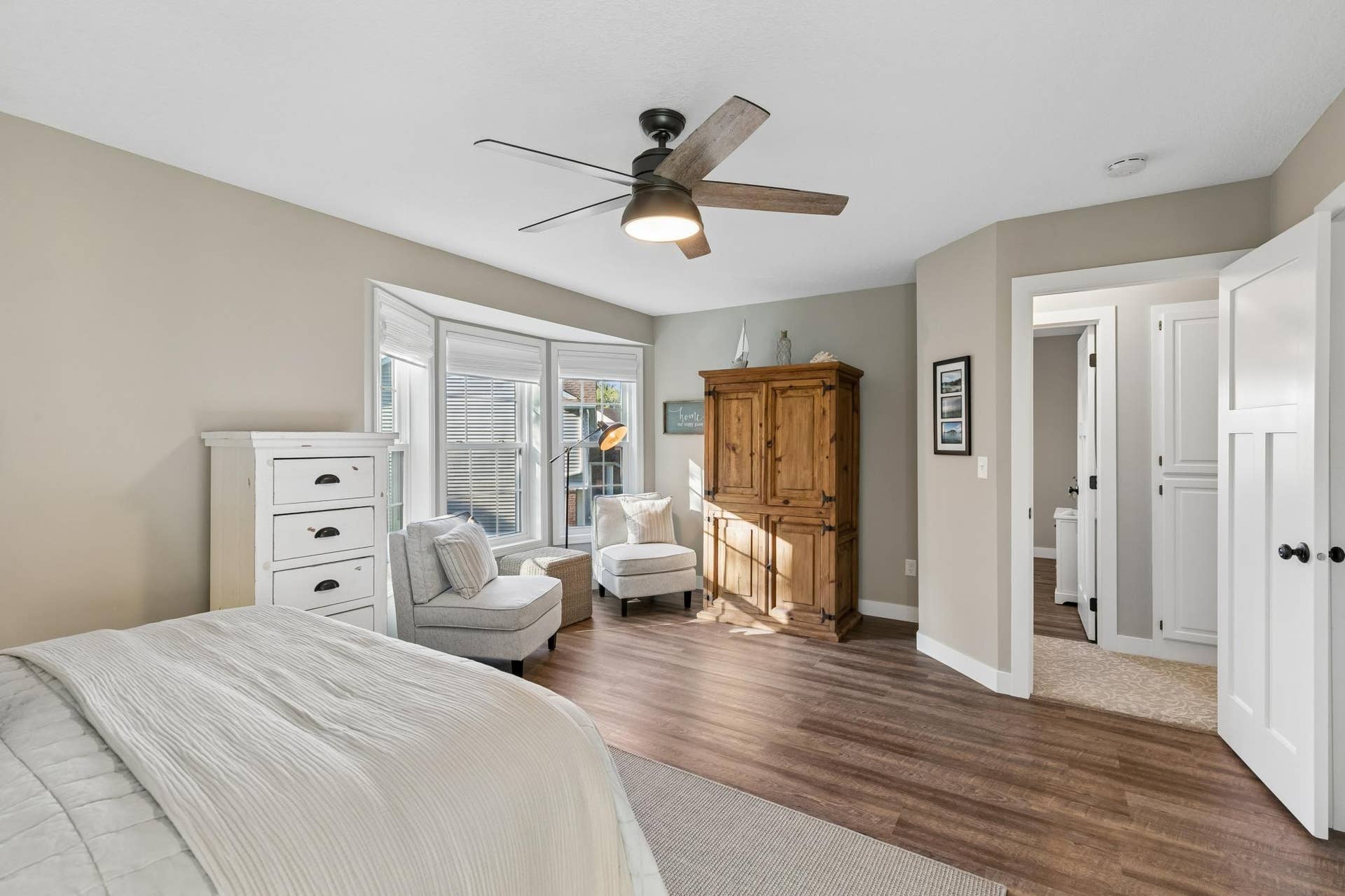 505 Severn Way, Eagan, MN 55123 Spacious primary suite features a bay window that fills the room with natural light.