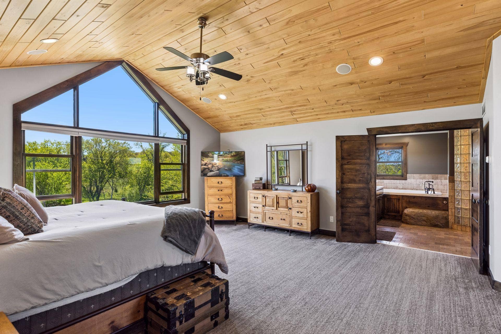 7040 132nd Street N, Hugo, MN 55038 Primary retreat