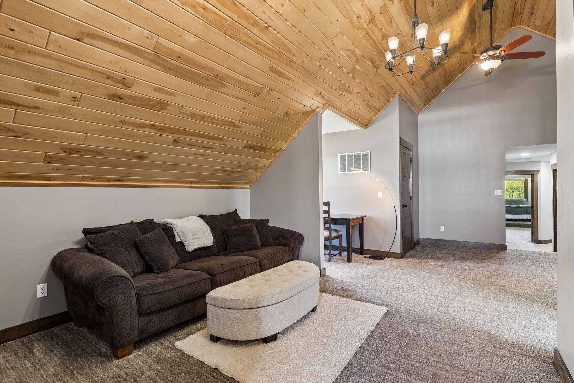 7040 132nd Street N, Hugo, MN 55038 Cozy loft