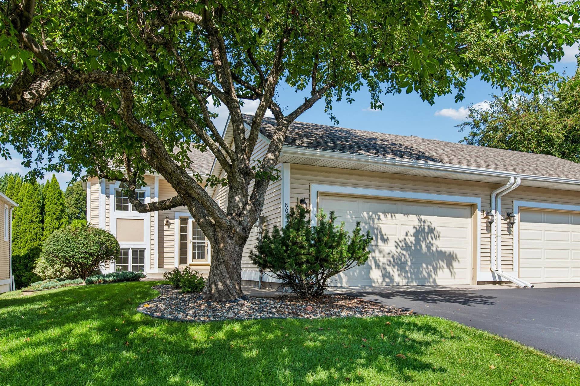 808 Winterberry Drive, Woodbury, MN 55125 02-B31A6327.jpg