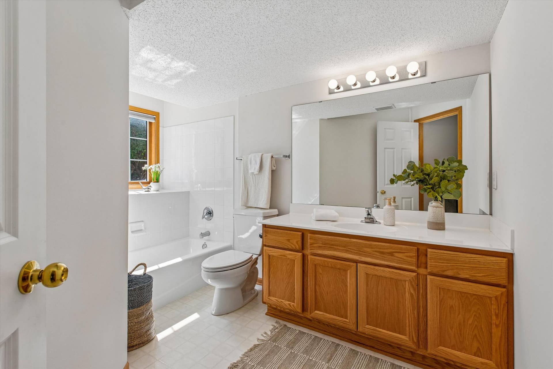 808 Winterberry Drive, Woodbury, MN 55125 24-B31A6306.jpg