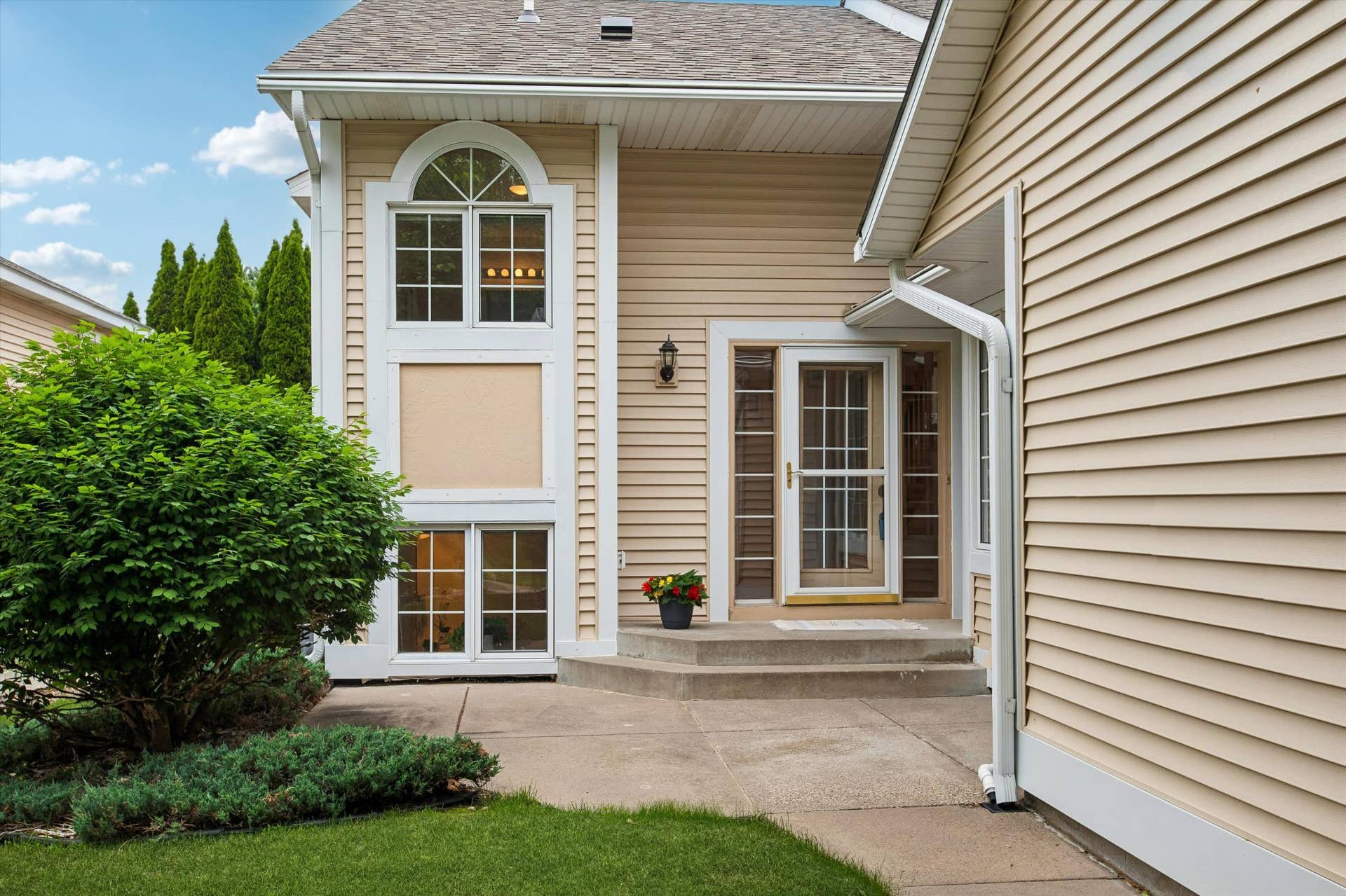808 Winterberry Drive, Woodbury, MN 55125 Engaging front elevation - nice to have a private patio!