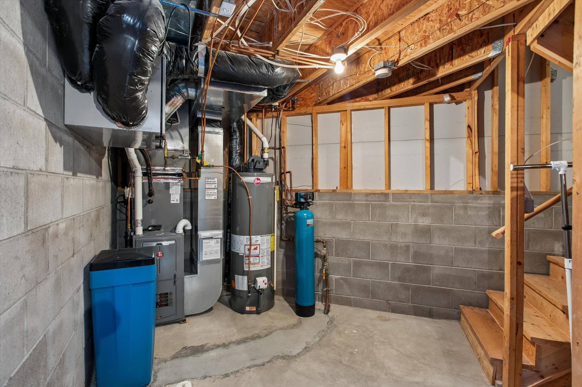 808 Winterberry Drive, Woodbury, MN 55125 Newer mechanicals a plus!