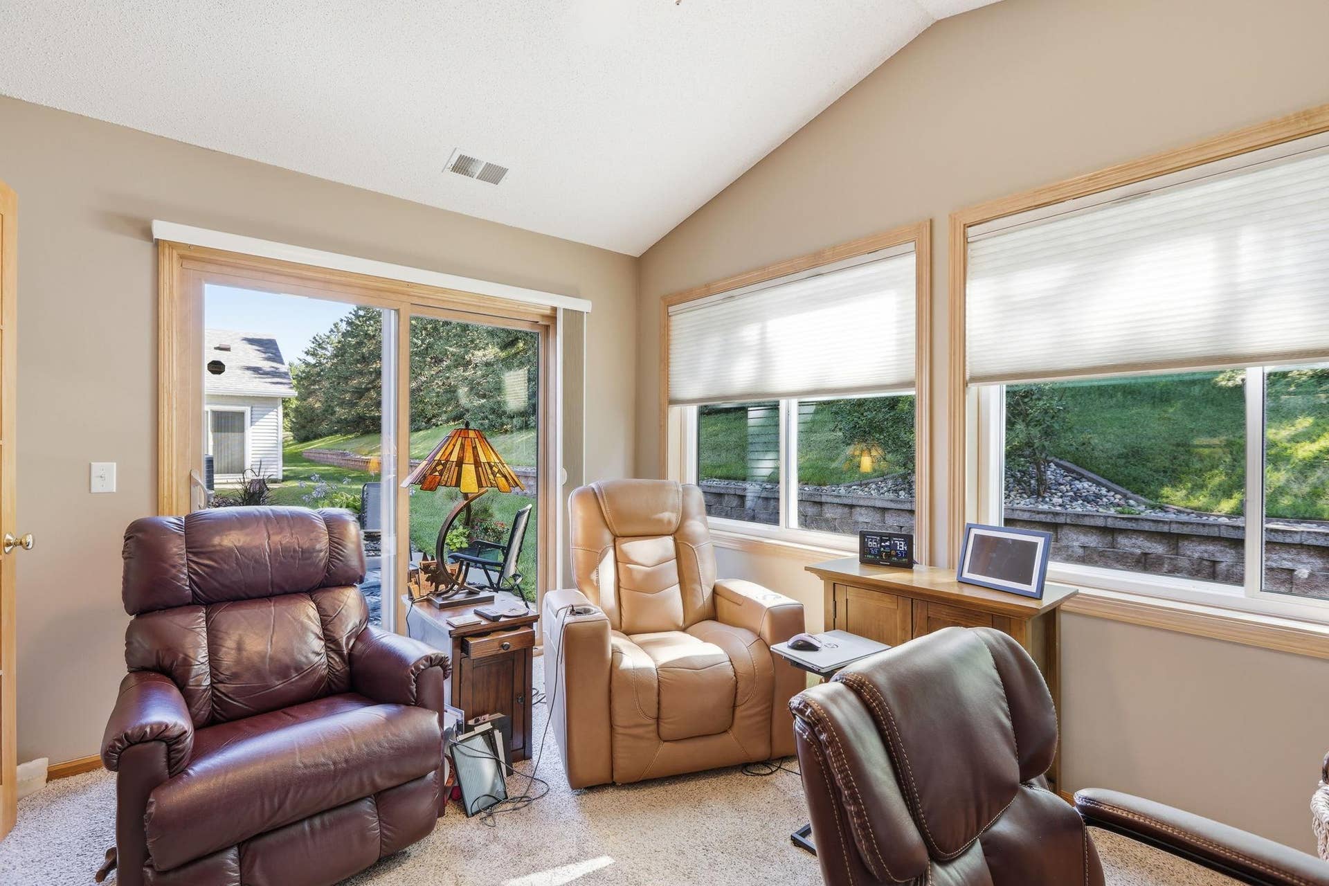 7590 Newbury Road, Woodbury, MN 55125 23-web-or-mls-IMG_8286.jpg