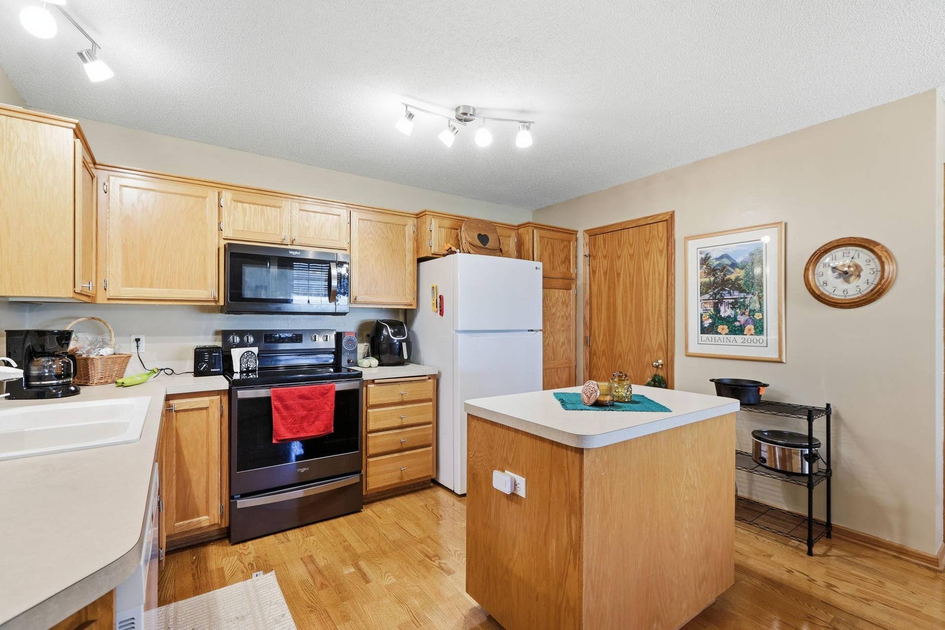 7590 Newbury Road, Woodbury, MN 55125 11-web-or-mls-IMG_8296.jpg