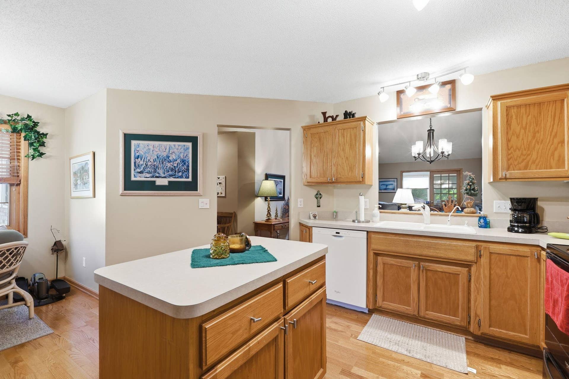 7590 Newbury Road, Woodbury, MN 55125 10-web-or-mls-IMG_8306.jpg
