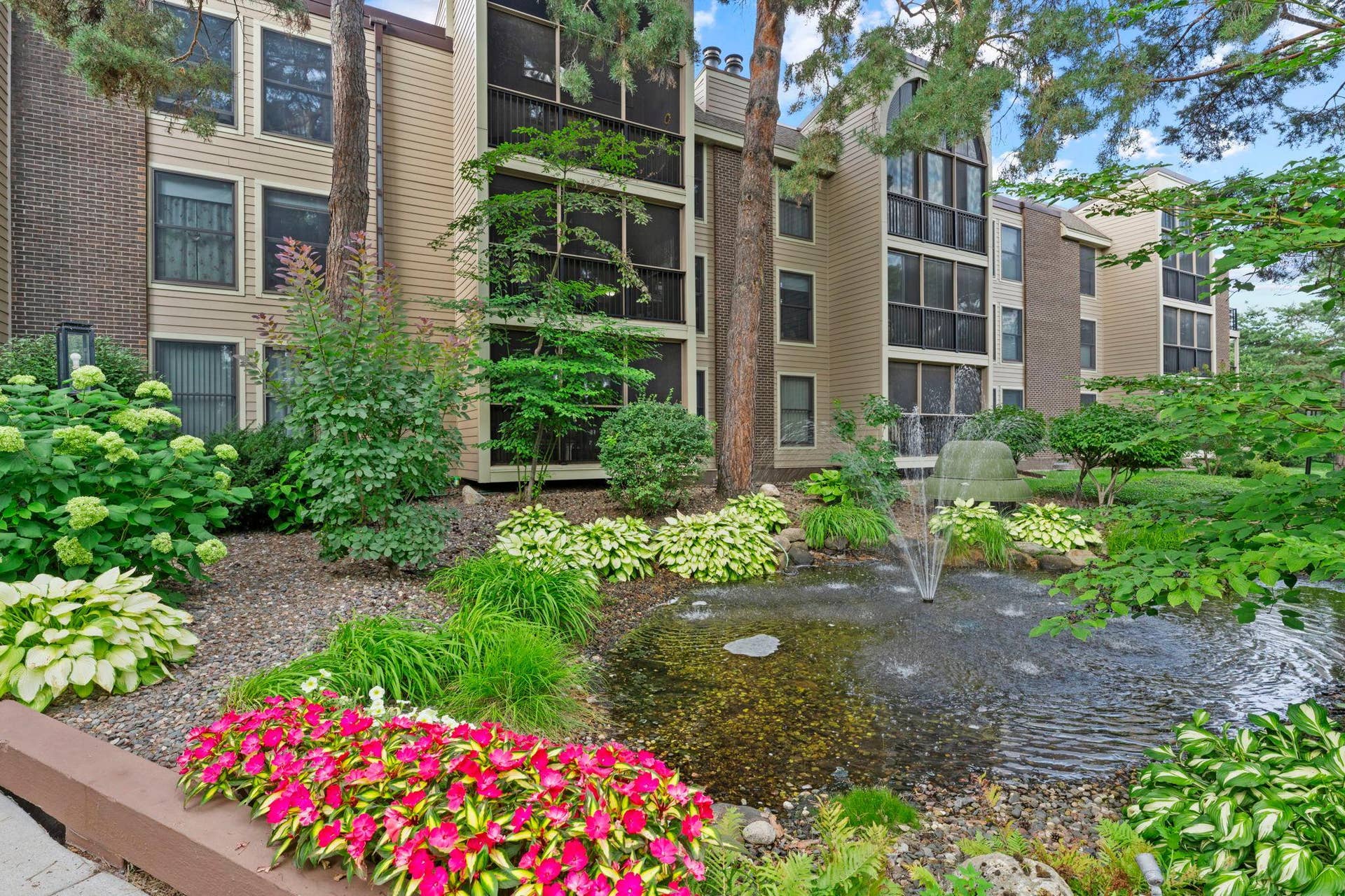 8549 Irwin Road, #126, Bloomington, MN 55437 Front entrance lush gardens