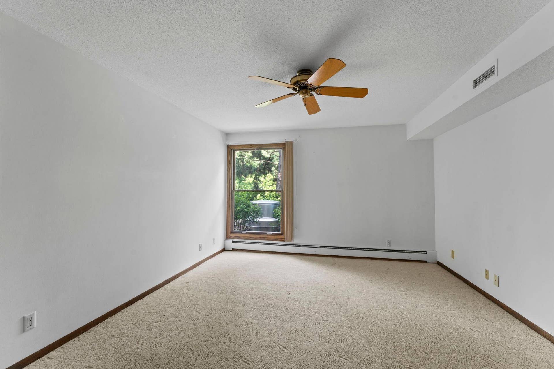 8549 Irwin Road, #126, Bloomington, MN 55437 Spacious bedroom
