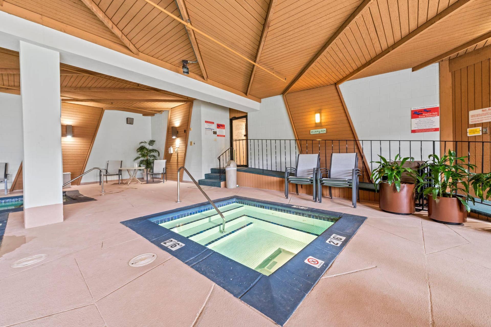 8549 Irwin Road, #126, Bloomington, MN 55437 Hot tub!!