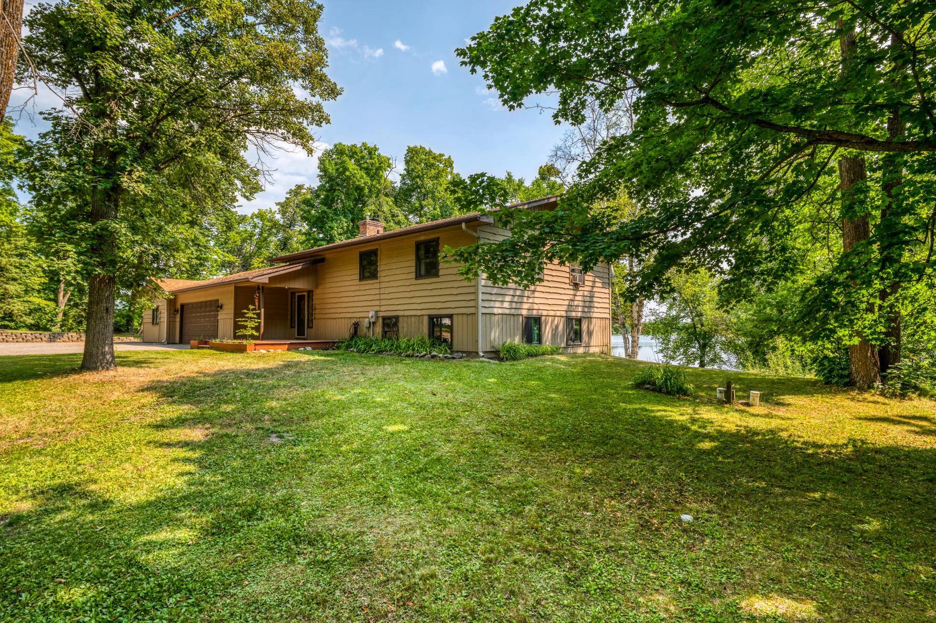 1944 Island View Drive NE, Bemidji, MN 56601 PANA3500.jpg