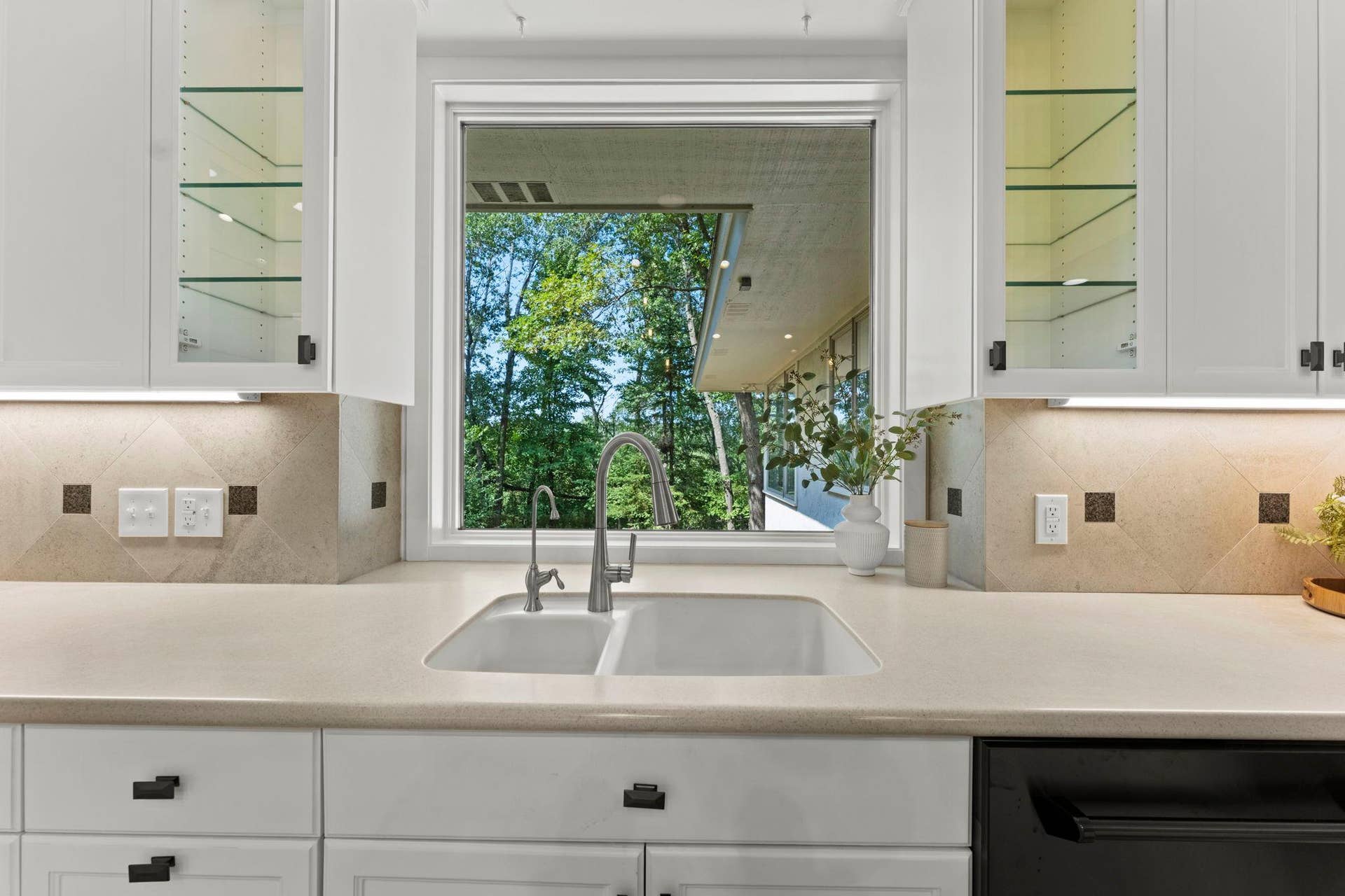 41-web-or-mls-11945 Isleton Ave N-90.jpg