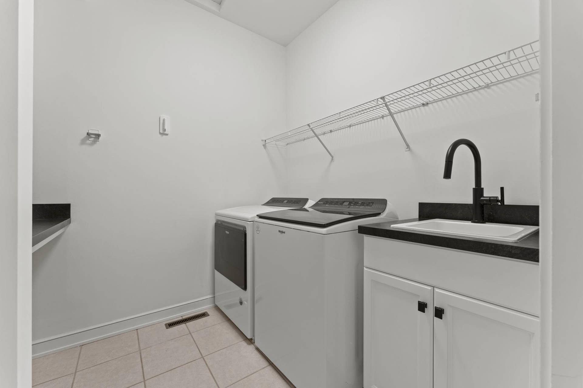 45-web-or-mls-11945 Isleton Ave N-15.jpg