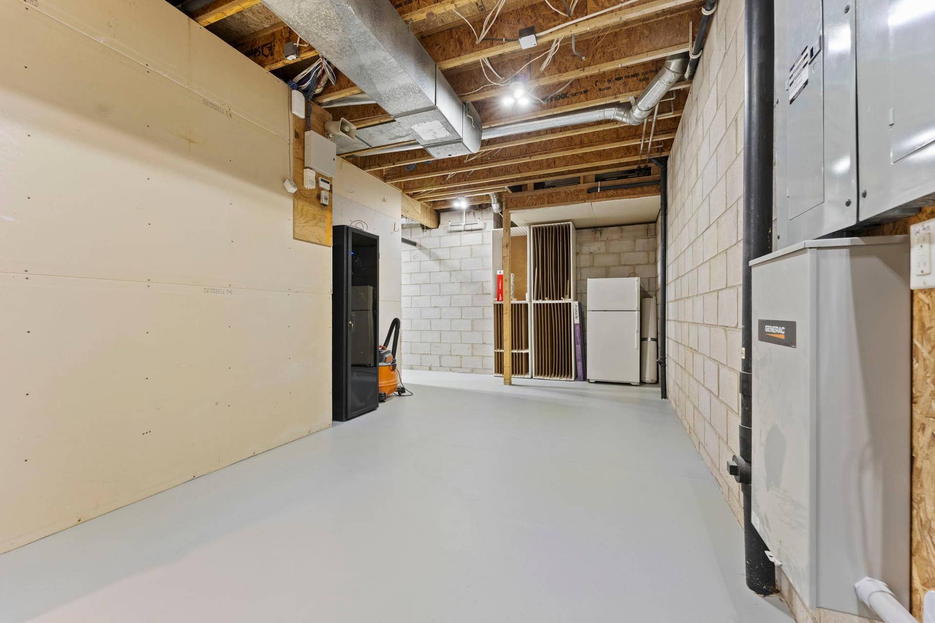 83-web-or-mls-11945 Isleton Ave N-189.jpg