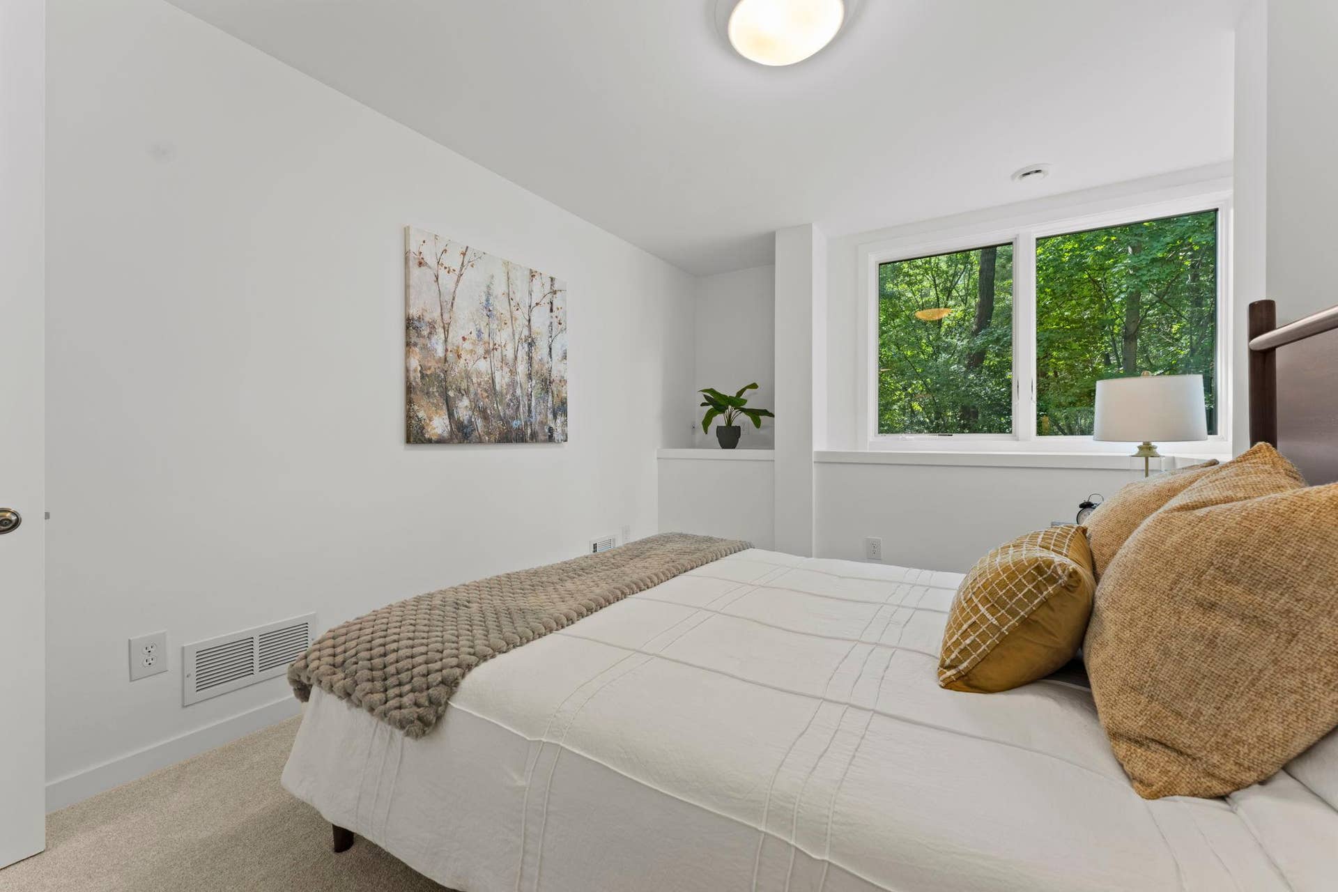 77-web-or-mls-11945 Isleton Ave N-168.jpg