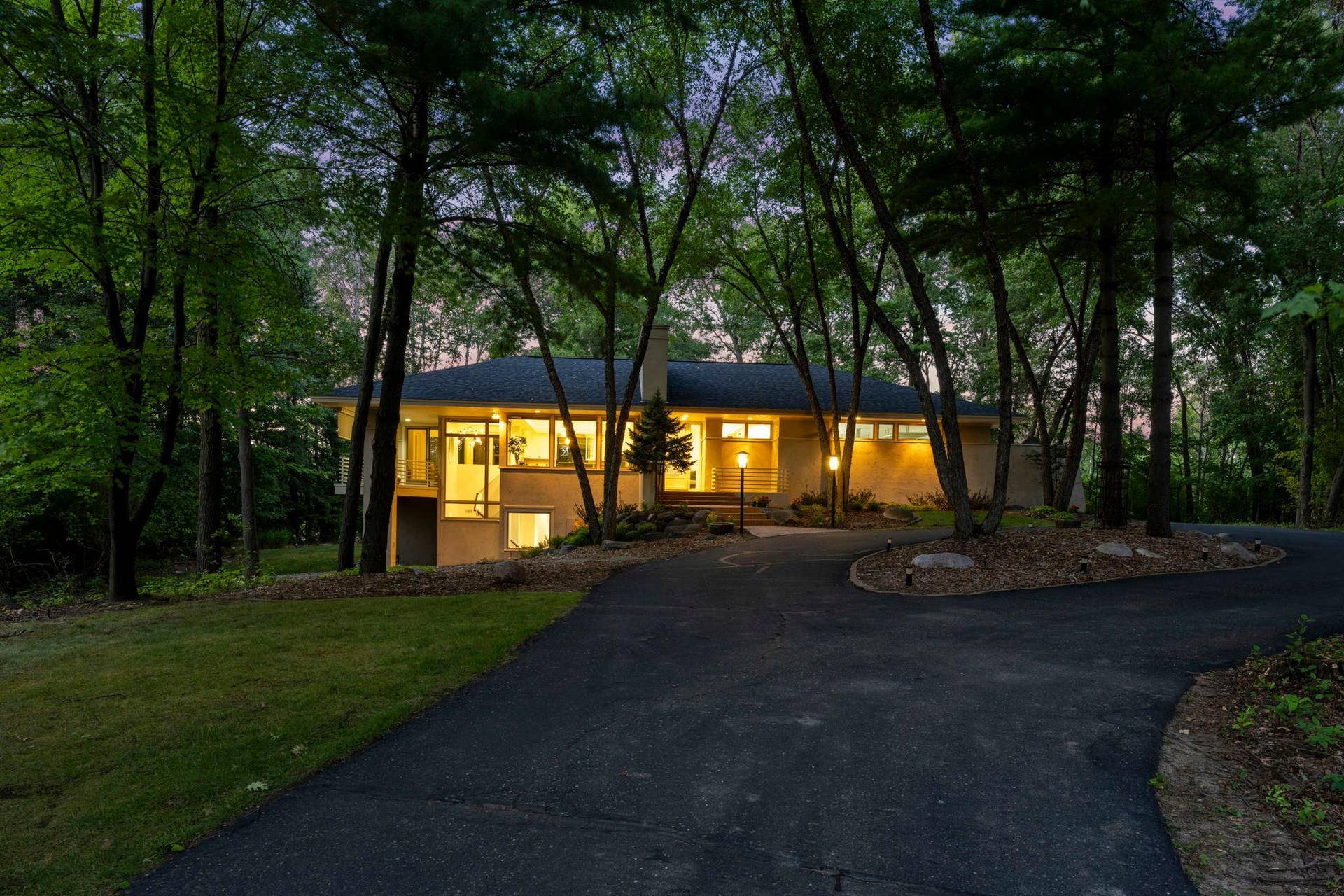 2-web-or-mls-11945 Isleton Ave N TWILIGHT-1.jpg