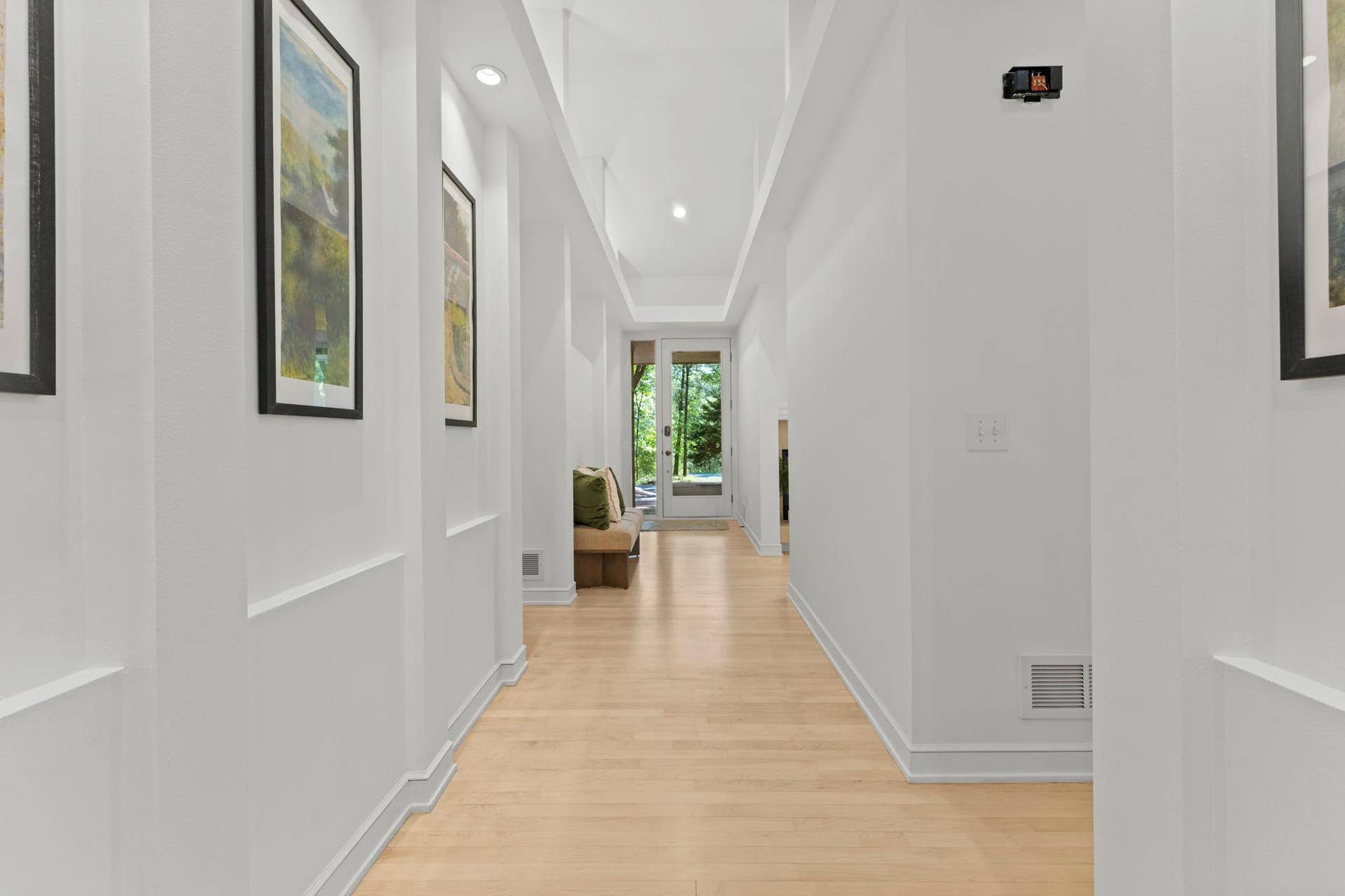 25-web-or-mls-11945 Isleton Ave N-18.jpg