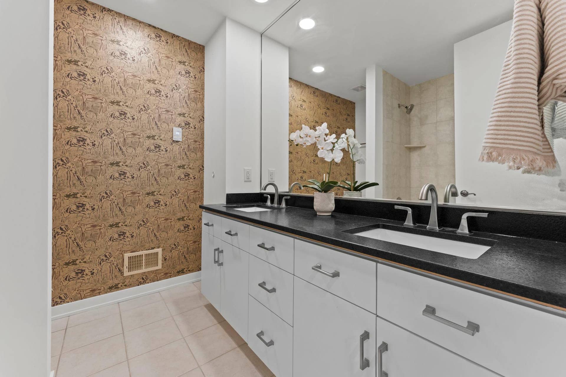 81-web-or-mls-11945 Isleton Ave N-174.jpg