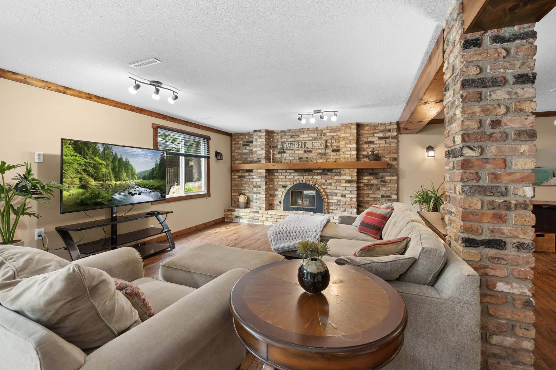 7835 Berkshire Lane N, Maple Grove, MN 55311 7835 Berkshire Lane N, Maple Grove, MN 55311
