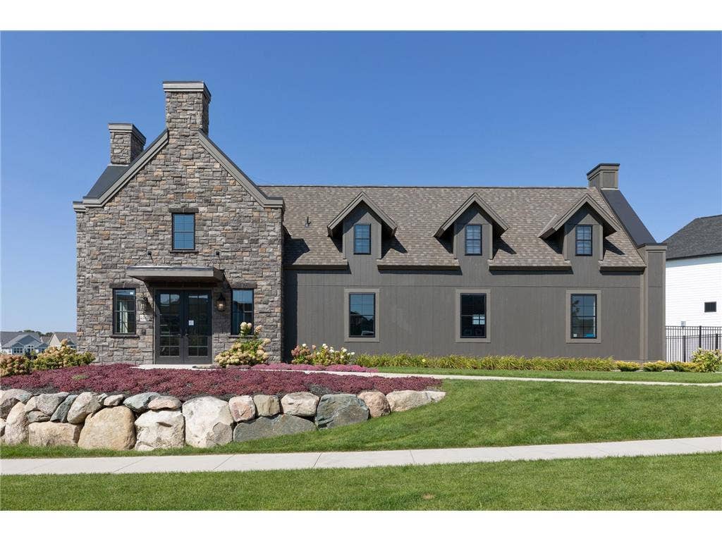 9960 Arrowwood Trail, Woodbury, MN 55129 Welcome to the Highcroft community clubhouse with an outdoor swimming pool, a fitness center, and a multi-purpose meeting space.