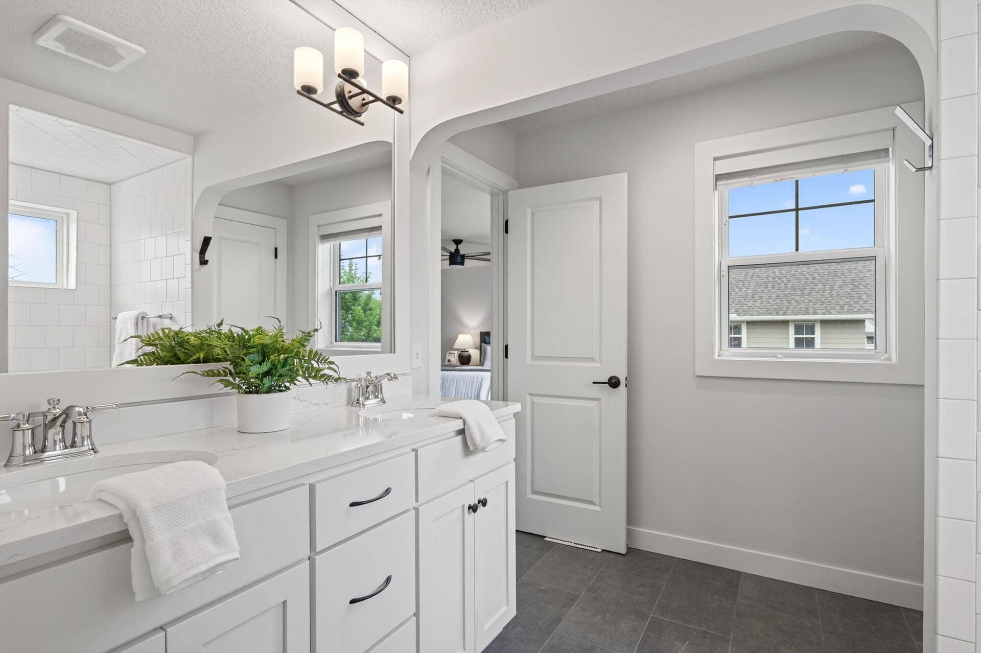 9960 Arrowwood Trail, Woodbury, MN 55129 Primary bathroom