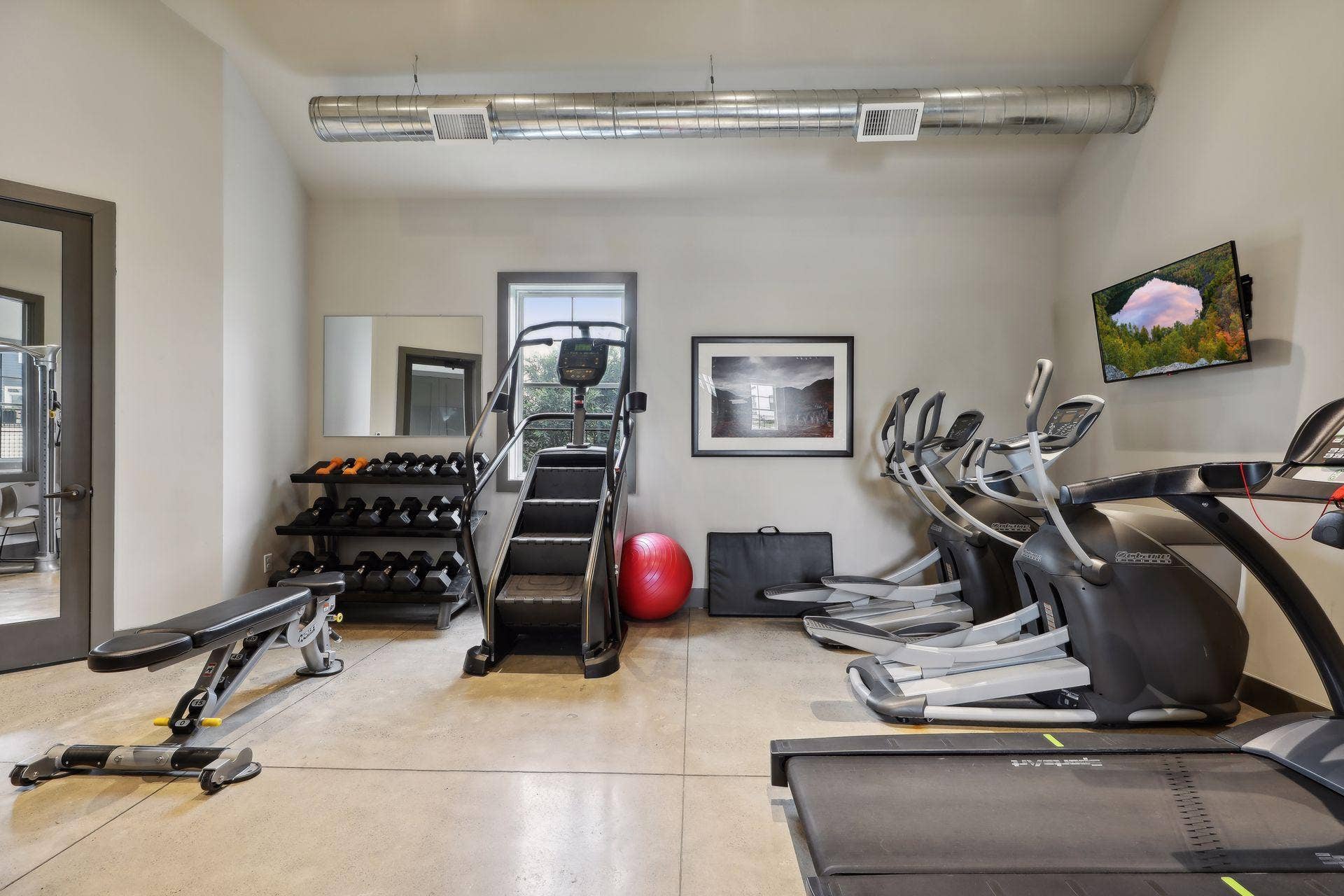 9960 Arrowwood Trail, Woodbury, MN 55129 Offering equipment for all fitness levels.