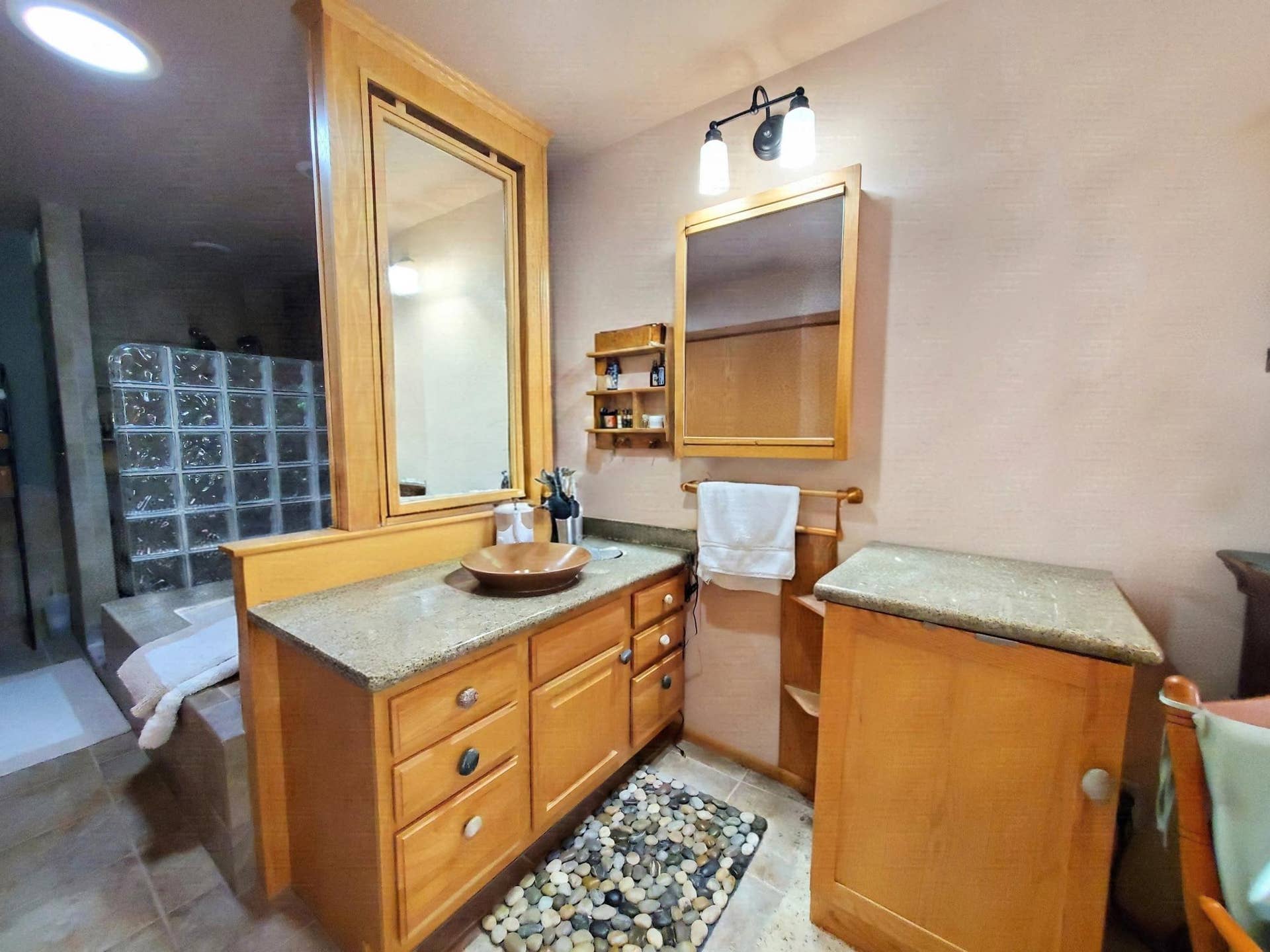 4050 Gryce Styne Road NE, Bemidji, MN 56601 Primary bathroom