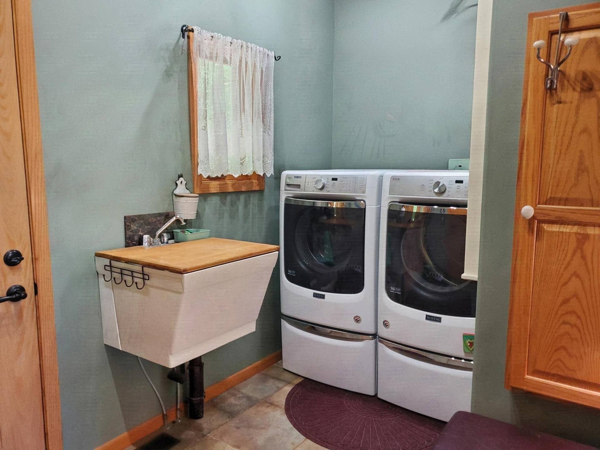4050 Gryce Styne Road NE, Bemidji, MN 56601 main floor laundry room