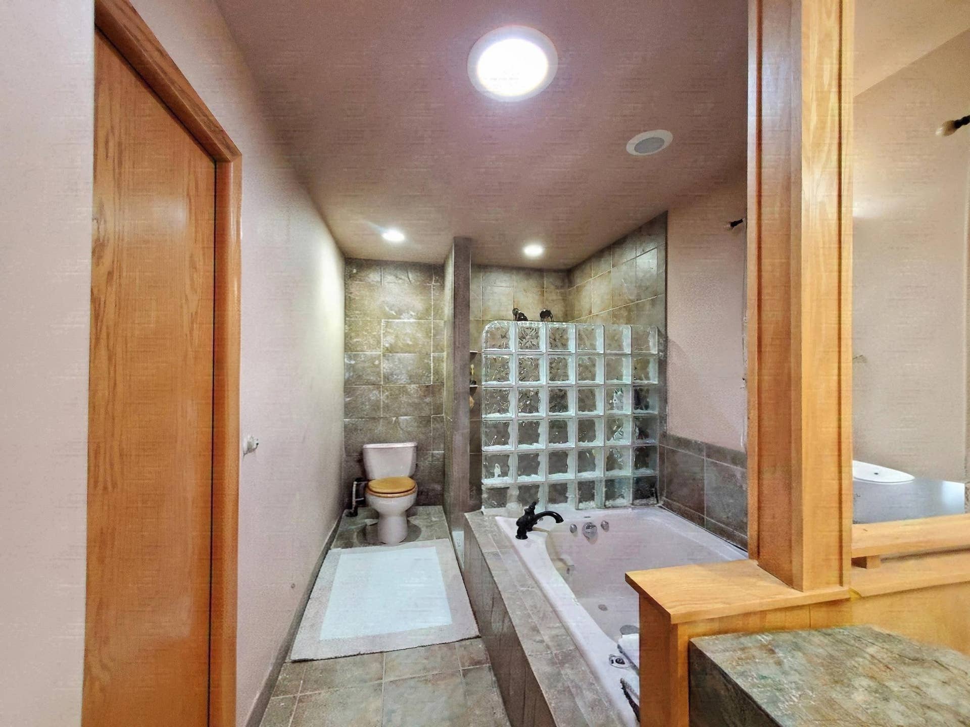 4050 Gryce Styne Road NE, Bemidji, MN 56601 Primary bathroom