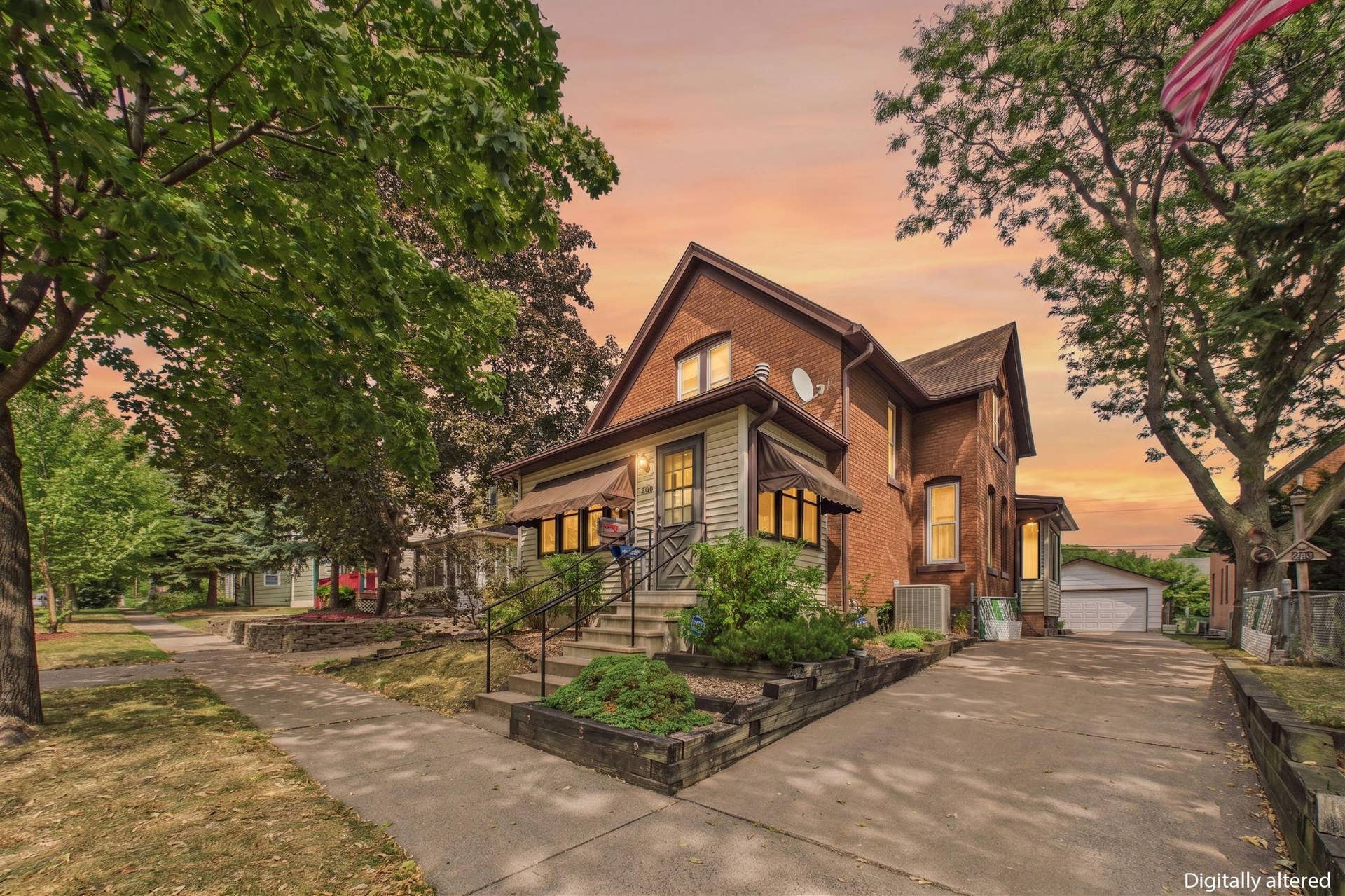 992 Matilda Street, 97, Saint Paul, MN 55117 Well-loved and well-maintained by the same family for 60+ years!